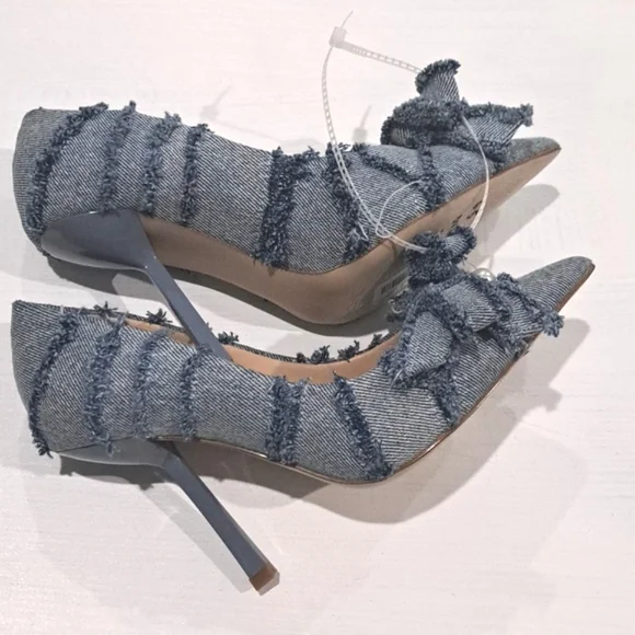 Steve Madden Barb Frayed Denim Point Toe Bow Pump - Picture 3 of 5